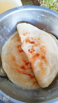 国产大饼的视频欣赏,传统美食的视觉盛宴